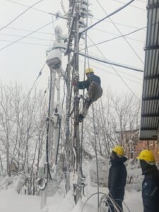 HPSEB lineman working in snow