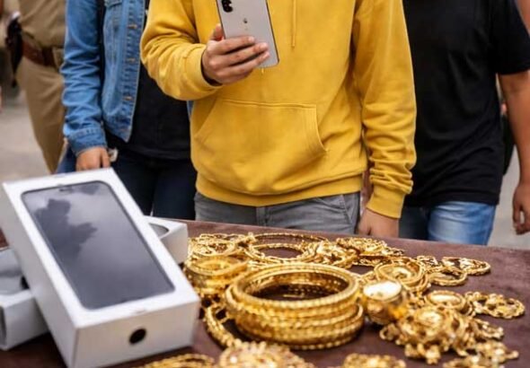 Himachal minor theft iPhone