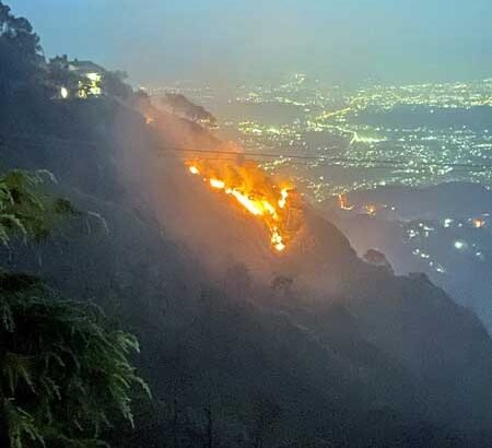 iaf-deploys-helicopter-to-douse-forest-inferno-nr-kasouli-hill