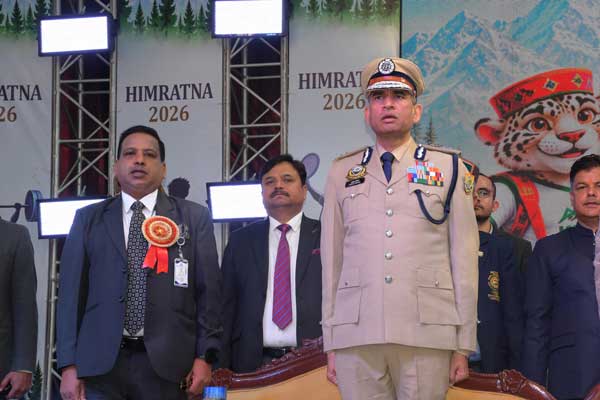 Himachal CM felicitates IGP Bimal Gupta for leading anti-Chitta campaign
